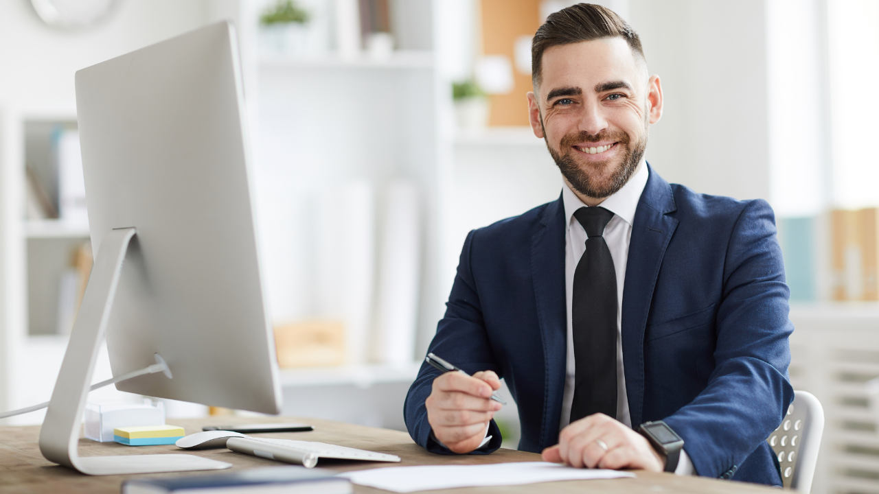 An L-1a manager working at his desk | Scott Legal, P.C. An L-1a manager working at his desk