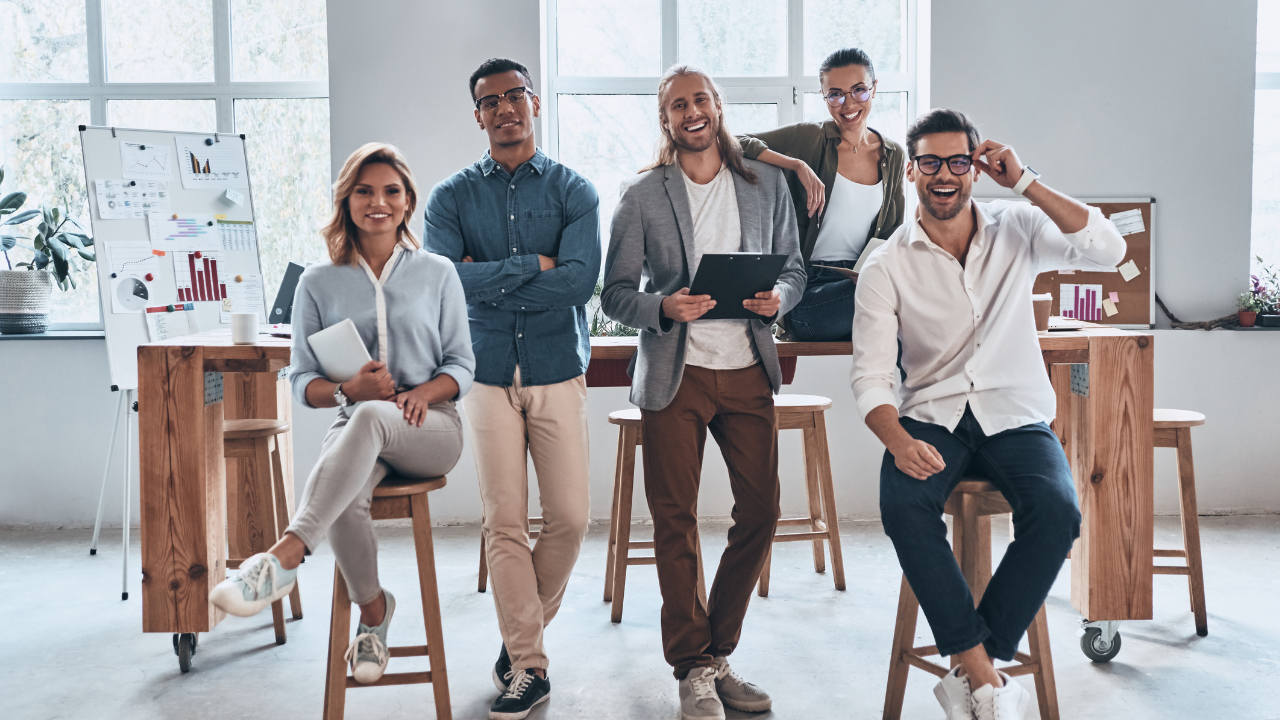A groupd of professionals gathered in a meeting toom | Scott Legal, P.C. A groupd of professionals gathered in a meeting toom