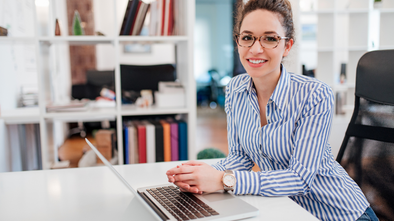 A corporate woman working on her laptop | Scott Legal, P.C. A corporate woman working on her laptop