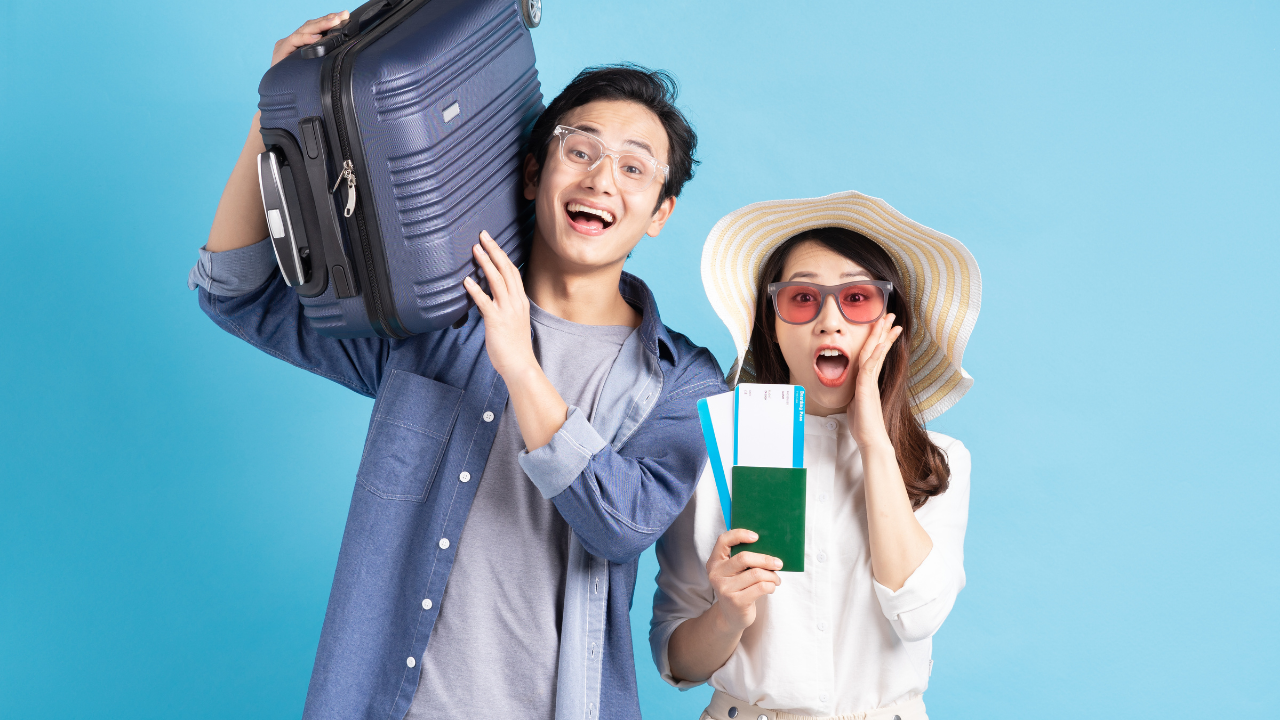 Happy couple travelling | Scott Legal, P.C. Happy couple travelling